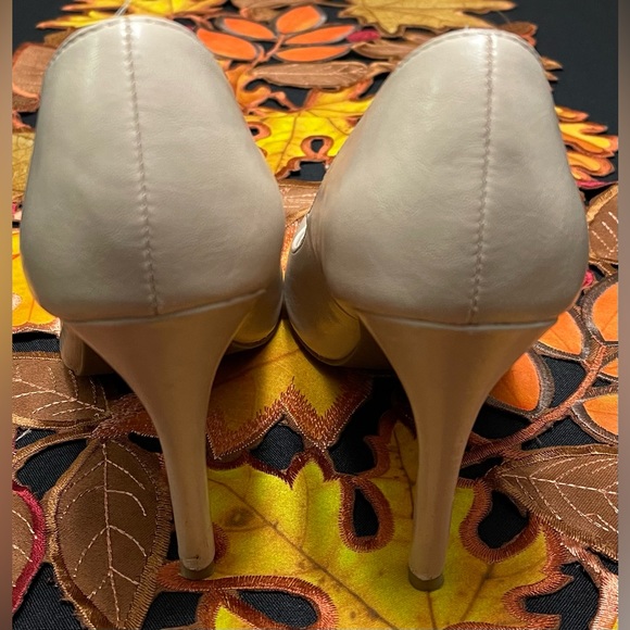 *SOLD* Nice pair of gently used Lauren Conrad Heels. - Picture 3 of 4